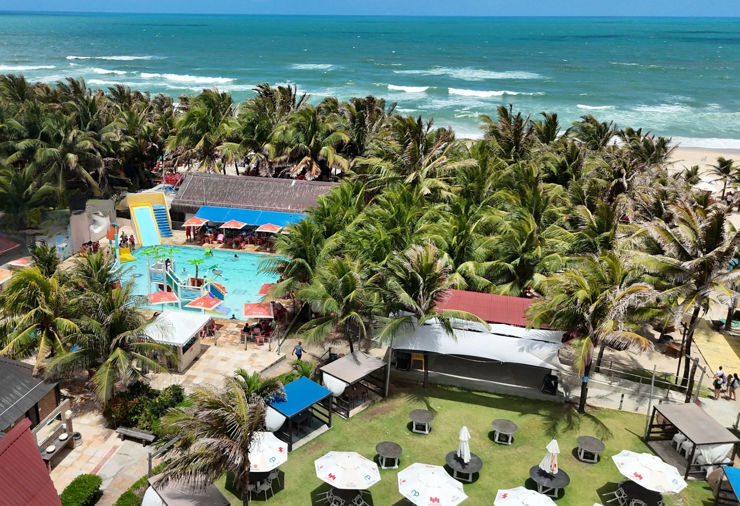 Aerial view of Nossa Praia Beach Club beside Praia do Futuro