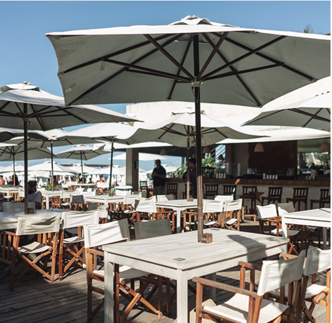 Contemporary beachfront atmosphere at Órbita Blue in Fortaleza
