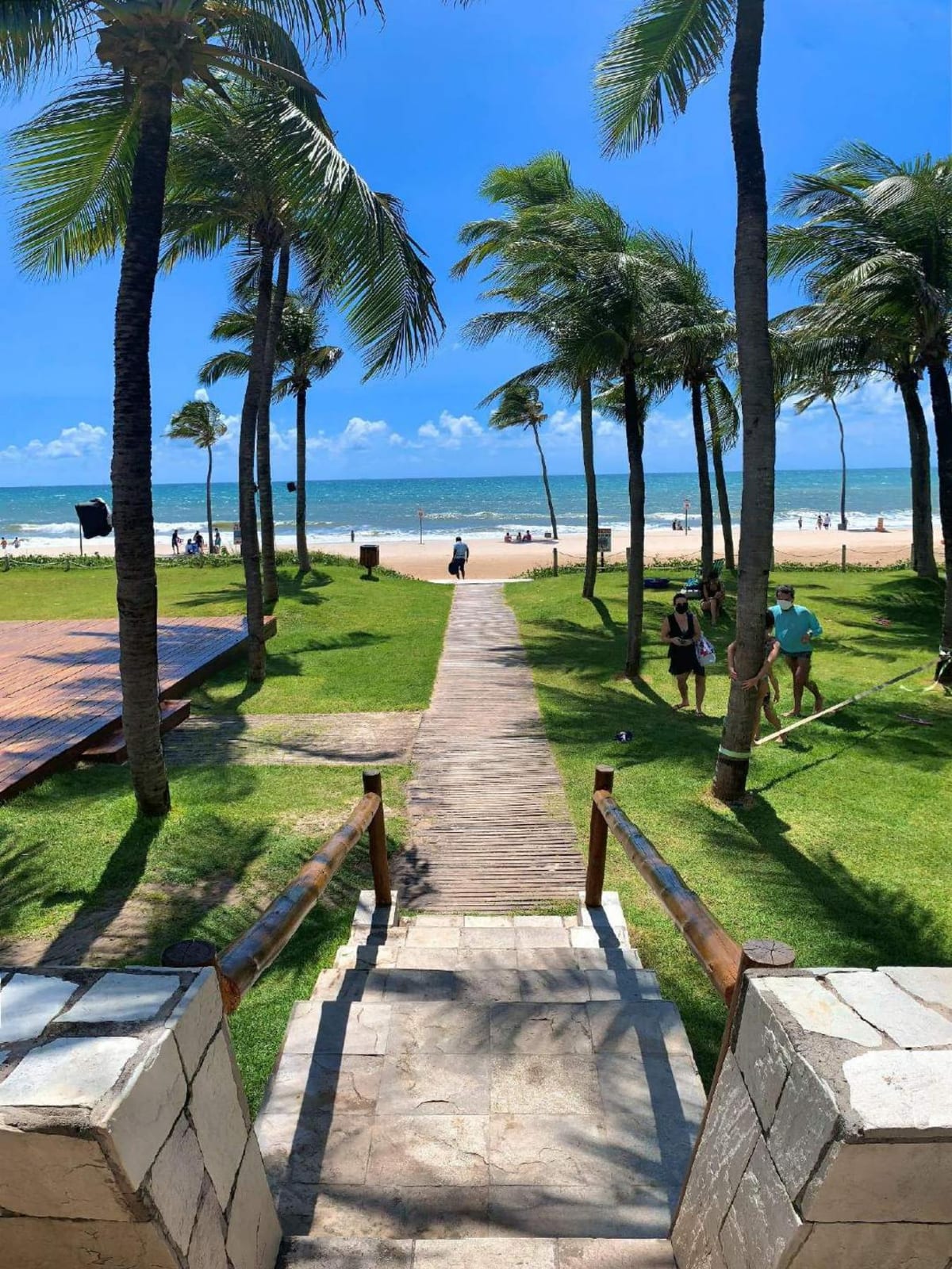 Palm-lined path from Wai Wai directly to Cumbuco beach
